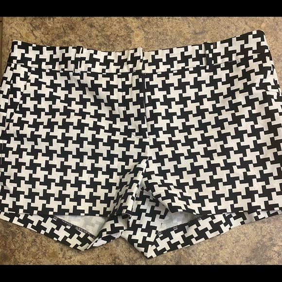 MICHAEL Michael Kors Pants - Michael Kors, Houndstooth Shorts, worn twice Siz 8